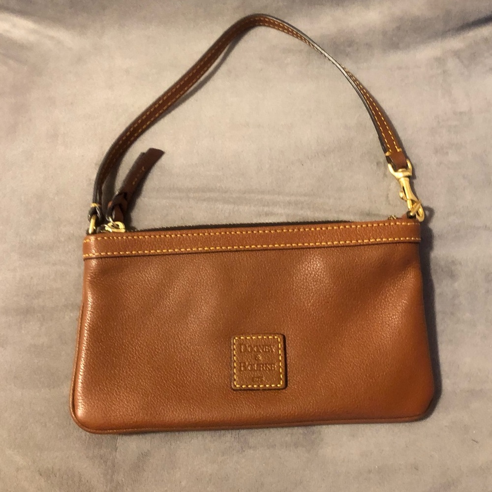 Dooney & Bourke Pebble Grain Wristlet – Caramel